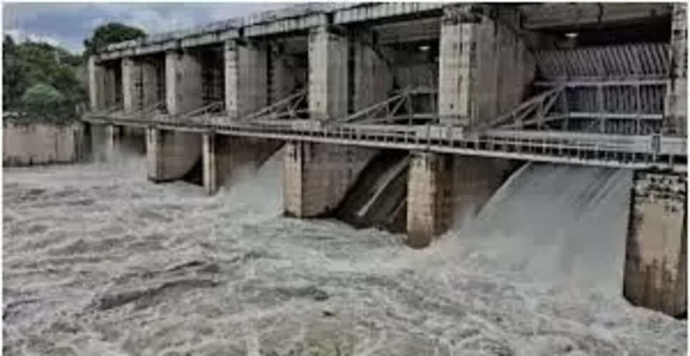 Karoli&nbsp;पांचना बांध से आए पानी से गंभीर नदी में आई लहरें, किसान खुश