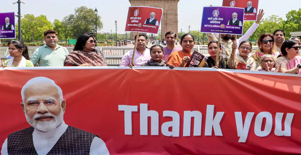 भीलवाड़ा में नारी शक्ति वंदन अधिनियम के समर्थन में महिलाओं की भव्य मानव श्रृंखला, हस्ताक्षर अभियान आयोजित