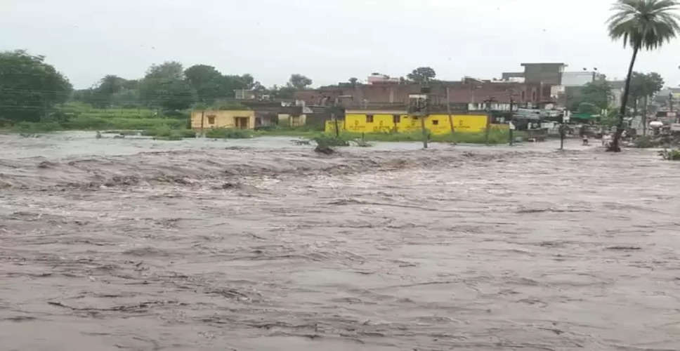 Floods in Rajasthan: उदयपुर में भारी बारिश से नदी और नालों में आया उफान, जिले के समस्त निजी और सरकारी स्कूलों में कल 24 अगस्त को रहेंगा अवकाश