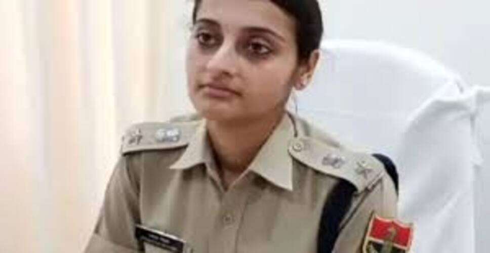 सवाई माधोपुर एसपी ने 12वीं कॉमर्स टॉपर छात्रा को किया सम्मानित, करियर पर दिया मार्गदर्शन