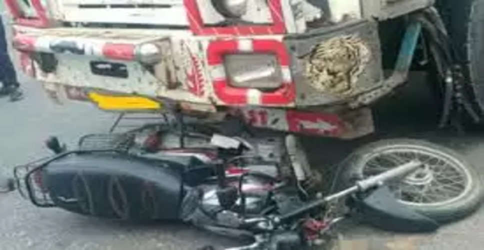 Dholpur बाइक और टेंपो में आमने-सामने टक्कर में महिला समेत 5 लोग घायल