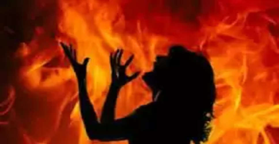 Alwar आग में जली महिला चिल्लाती रही, लोग बनाते रहे वीडियो, 90% झुलसी 