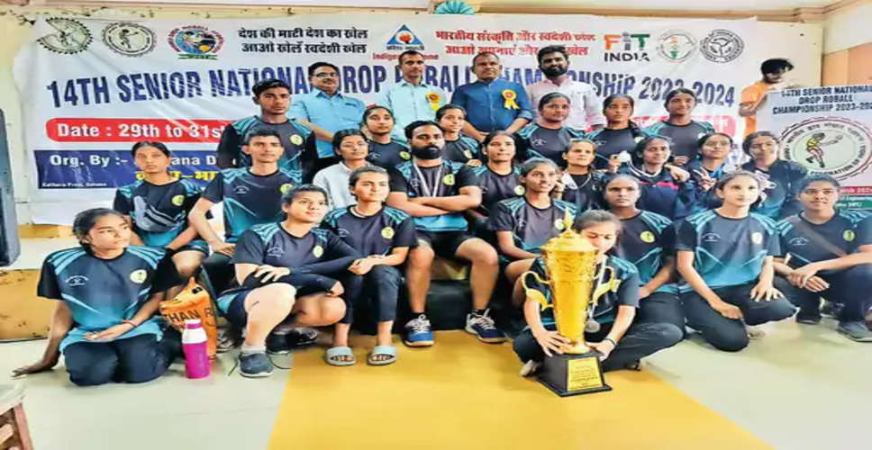 Bhilwara ड्रॉप रोबॉल प्रतियोगिता में बालिका वर्ग में साक्षी ने जीता रजत पदक