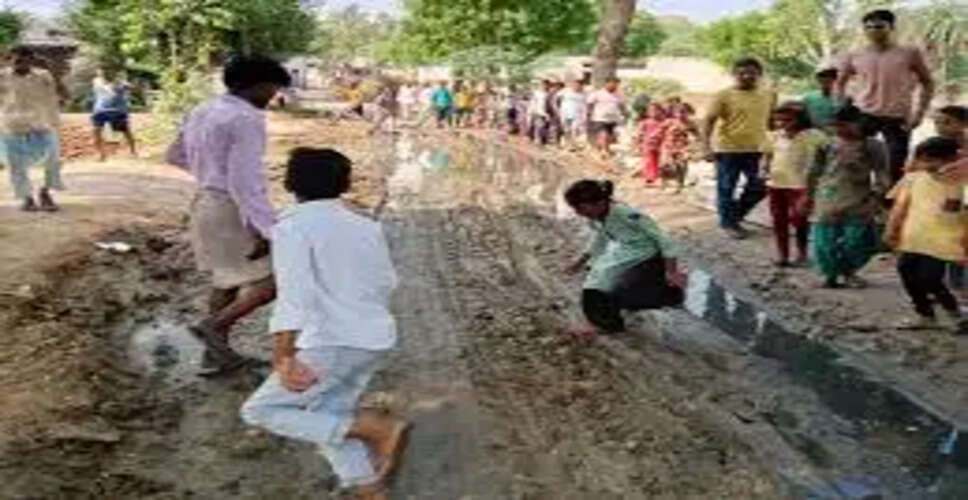 सरकार बदली लेकिन करौली के इस इलाके में&nbsp;जलभराव और कीचड़ की समस्या नहीं, तंग आकर&nbsp;लोगों ने दी आंदोलन की चेतावनी