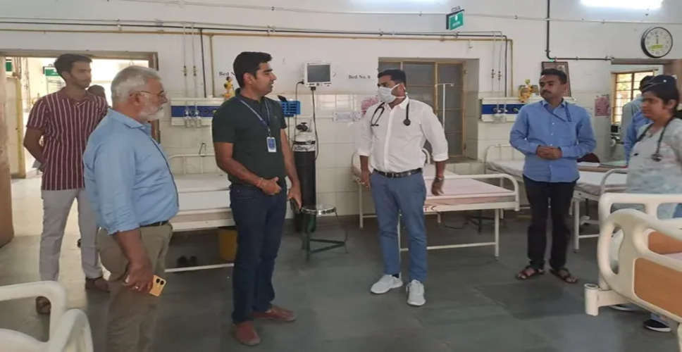 Jaisalmer अस्पताल में गंदगी और बंद कूलर देख भड़के एडीएम, सफाई के दिए निर्देश