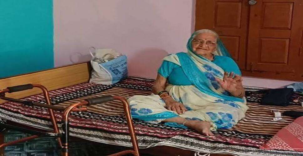 राजस्थान पंचायत चुनाव: गोद में बच्चा लेकर वोट डालने पहुंचीं महिलाएं, 102 साल की बुजुर्ग ने भी किया मतदान; स्कूटी से प्रत्याशी ने मांगे वोट