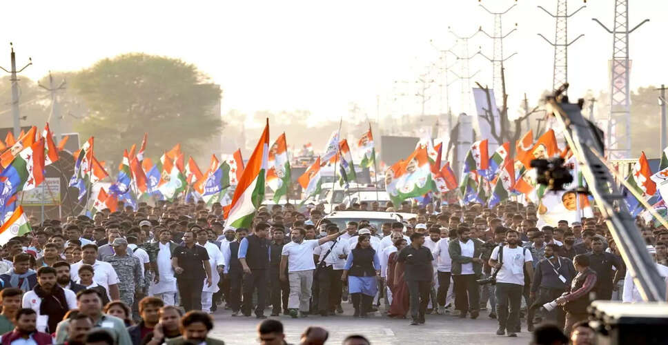 Bharat Jodo Yatra of Congress: राजस्थान में राहुल गांधी की भारत जोड़ो यात्रा का सातवां दिन, युवाओं में राहुल गांधी से मिलने का काफी जोश आया नजर