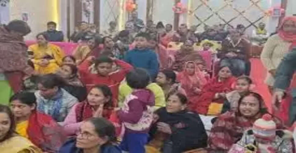 Karoli&nbsp;शिवपुराण कथा सुन विभोर हुए श्रोता, सामूहिक आरती की