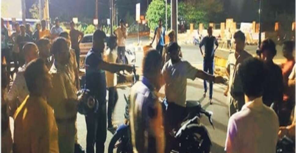 अजमेर में नाकाबंदी के दौरान युवक का चालान, हेडफोन लगाकर तेज रफ्तार में चला रहा था बाइक