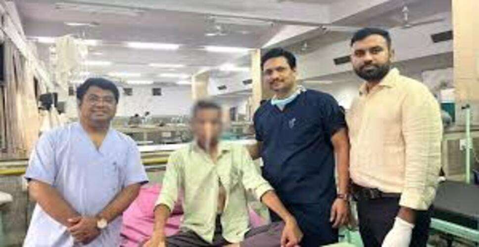 &ldquo;भाई, थोड़ा गुटखा मुझे भी खिलाओगे क्या&hellip;&rdquo;: 16 साल पहले कैंसर ने छीना चेहरा, अब लोगों को दिखाकर कर रहे जागरूक