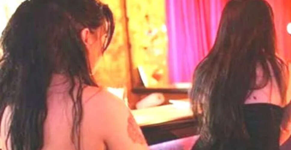 राजधानी जयपुर में&nbsp;स्पा की आड़ में चल रहा था देह व्यापार का धंधा, पुलिस ने दबिश के दौरान 2 युवतियों समेत इतने लोगों को किया गिरफ्तार&nbsp;