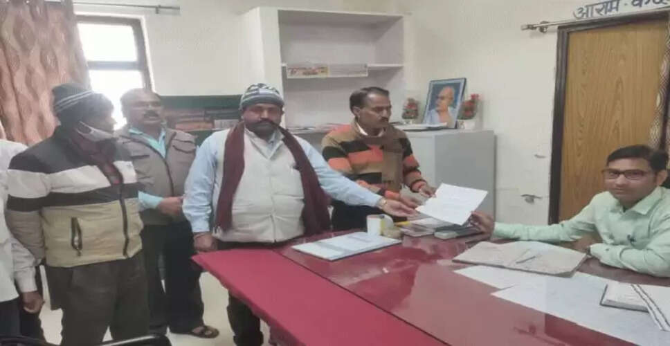 Dausa&nbsp;राशन डीलरों ने कलेक्टर के नाम एसडीएम को सौंपा ज्ञापन