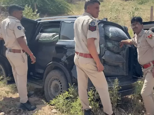दिल्ली से चोरी हुई स्कॉर्पियो में नशे की तस्करी, पुलिस नाकाबंदी तोड़कर भागे तस्कर; 374 किलो डोडा जब्त