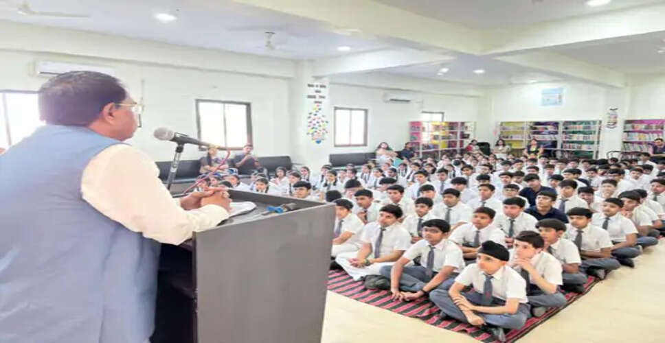 स्कूलों में साइबर अपराध जागरूकता अभियान, छात्रों को सुरक्षित इंटरनेट उपयोग की जानकारी दी गई