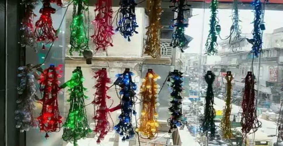 Tonk दिवाली शॉपिंग के तहत बाज़ारों में 650 से 20 हजार रुपए में मिल रहे गोल्डन और इटालियन झूमर