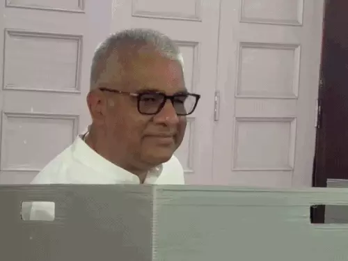 बीजेपी-कांग्रेस पार्षदों की बाड़ेबंदी आज से: अलवर से बाहर ले जाने की तैयारी, केंद्रीय मंत्री भूपेंद्र यादव के कार्यालय पर हुई बैठक