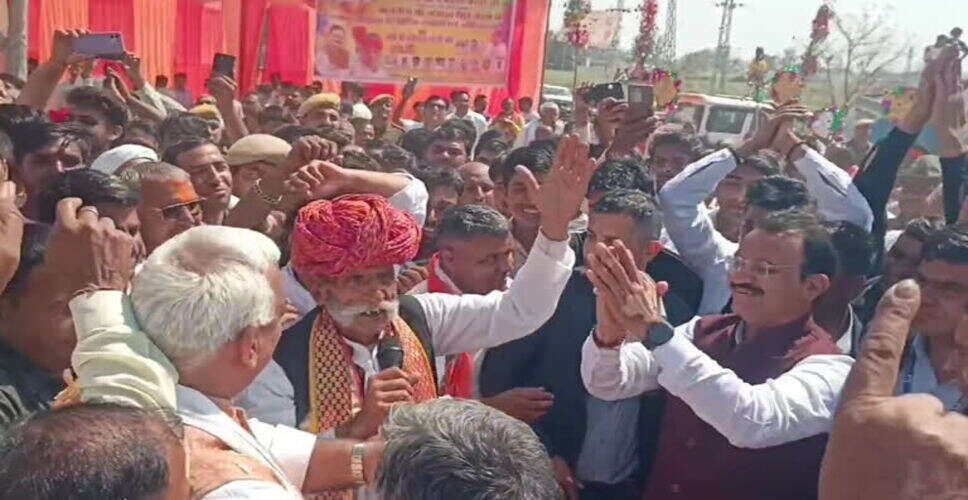 फागी के द्वारकाधीश मंदिर में धूमधाम से सजा फूलडोल मेला, डिप्टी सीएम प्रेमचंद बैरवा ने किए दर्शन