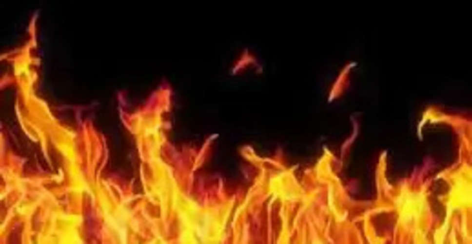 Bikaner वायर फिटिंग में तकनीकी खराबी से ट्रॉली में लगी आग, वायरिंग के जरिए टायरों तक पहुंची