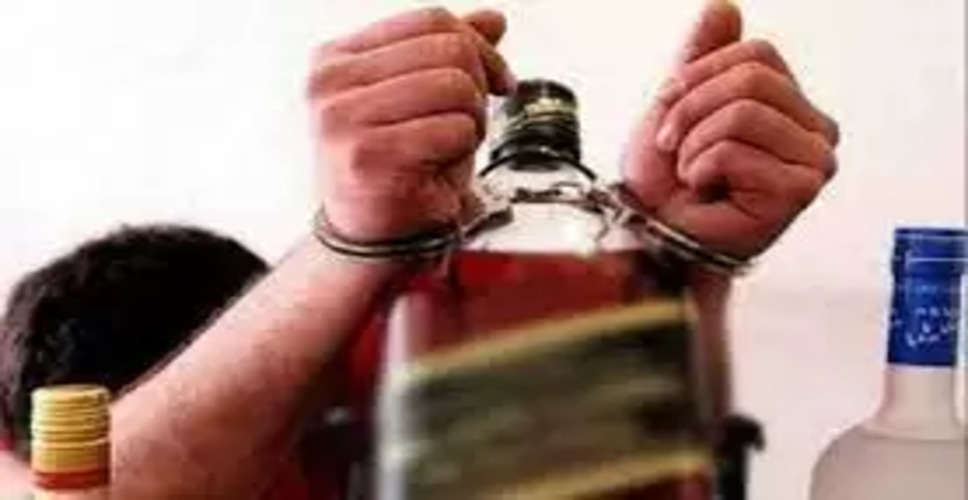Udaipur उदयपुर पुलिस ने 2 कारों से जब्त की अंग्रेजी शराब: 104 कार्टन कुल 7 लाख रुपये बरामद