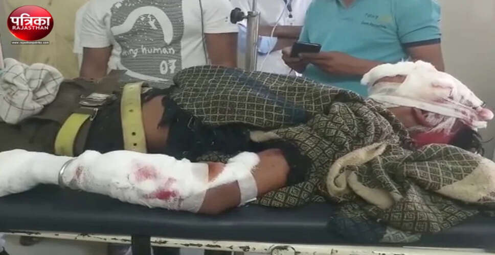 Banswara&nbsp;थ्रेसर में आया युवक का हाथ, अंगुली से कलाई तक फंसा