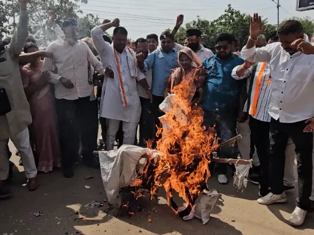 केंद्र ने अपने पद का गलत फायदा उठाया&rsquo;: कांग्रेस जिला संगठन महासचिव बोले- निर्वाचन आयोग पर दबाव डालकर वोट चोरी करवाई