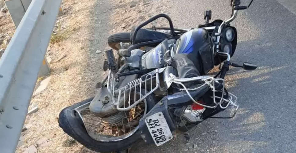 Jalore में कार ने एक बाइक काे मारी टक्कर,  सवार घायल