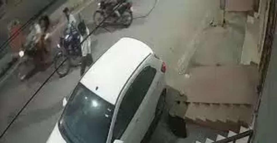 Rajasthan Breaking News: जयपुर में बदमाशों ने किया लाठी और सरियों से गाड़ियों में तोड़फोड़, कई लग्जरी कारों के फोड़े गए शीशे