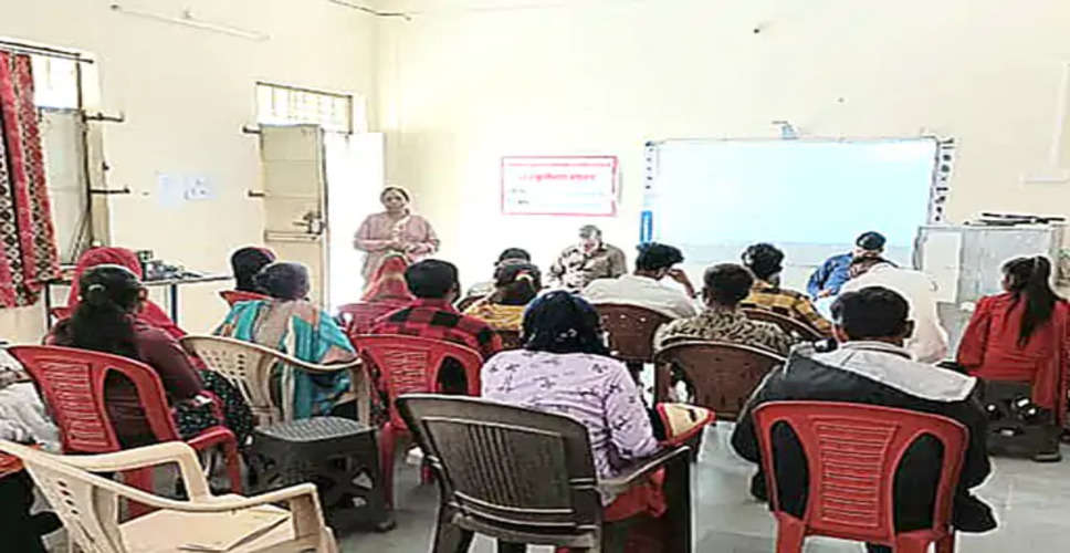 Banswara शहर में नवभारत साक्षरता वीटी प्रशिक्षण अभियान की विभिन्न योजनाओं की दी जानकारी 