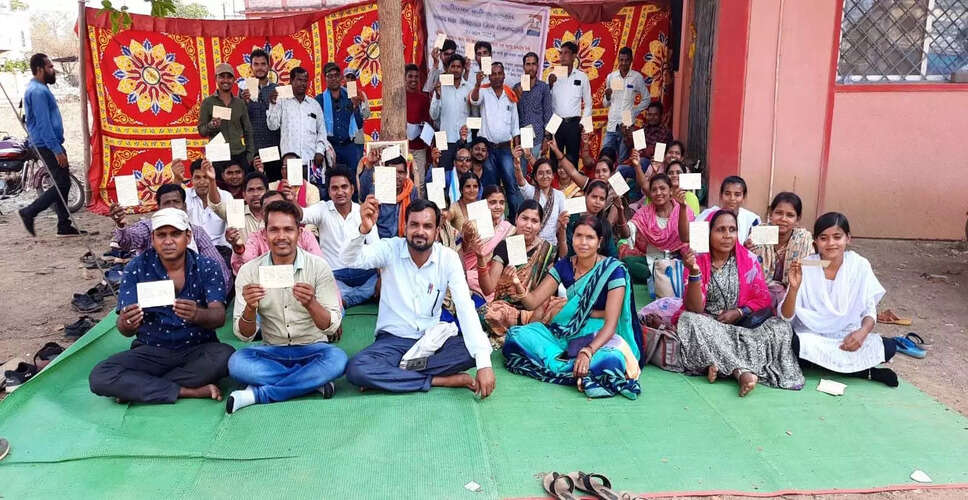 Nagaur&nbsp;डीडवाना में नियमितिकरण की मांग लेकर मनरेगा कर्मियों ने दिया धरना