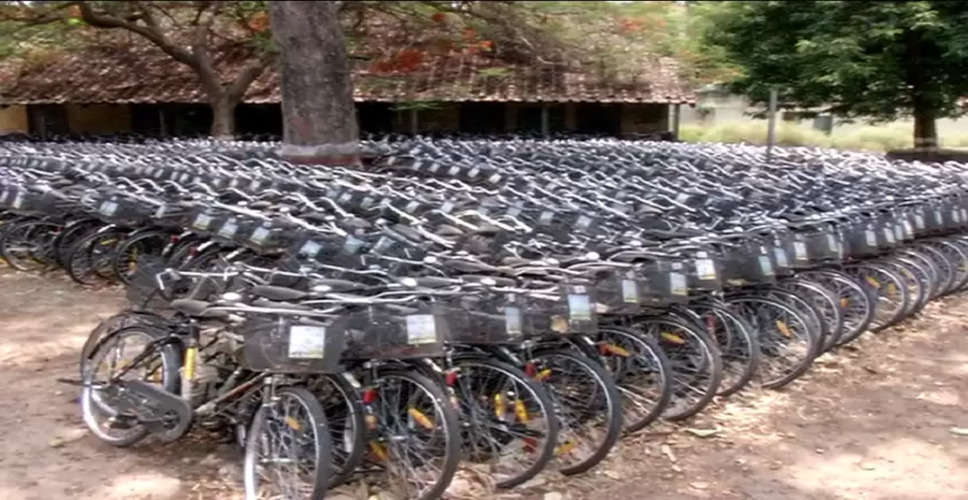 Udaipur राजस्थान में भगवा नहीं, सिर्फ काले रंग की साइकिलें बंटेंगी