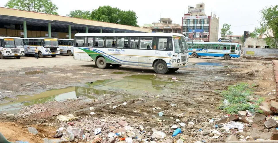 झुंझुनूं का न्यू प्राइवेट बस स्टैंड बदहाल, ग्रामीणों की लाइफलाइन बनी जगह पर अव्यवस्थाएं