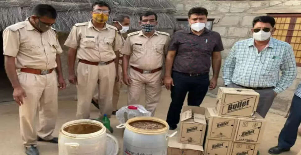 Churu&nbsp;मुखबिर की सूचना पर पुलिस ने नाकाबंदी कर अवैध देशी शराब साथ के आरोपी को किया गिरफ्तार&nbsp;