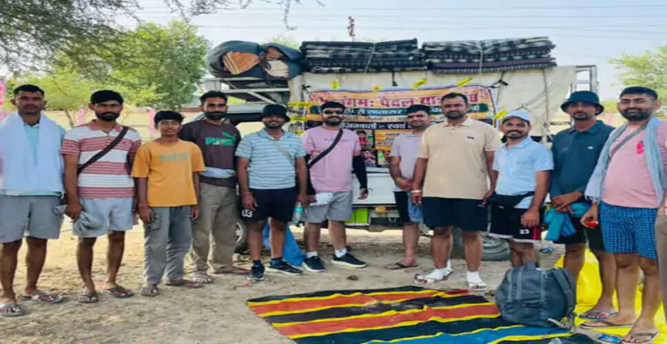 अरजनसर से सालासर बालाजी के लिए रवाना हुआ 16 सदस्यीय पदयात्री संघ, पांचवीं यात्रा पर निकले श्रद्धालु; ग्रामीणों ने पुष्पवर्षा कर किया स्वागत