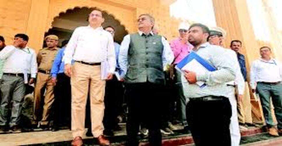 उत्तर पश्चिम रेलवे के महाप्रबंधक अमिताभ ने किया भीलड़ी&ndash;जोधपुर रेलखंड का निरीक्षण, जालोर स्टेशन का लिया जायजा