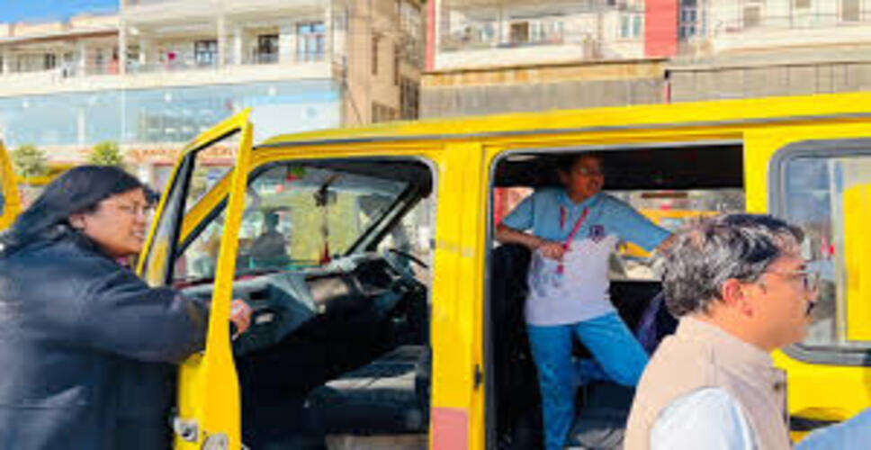 सीकर में स्कूल बसों पर लगातार दूसरे दिन बड़ी कार्रवाई, 18 बसों पर जुर्माना