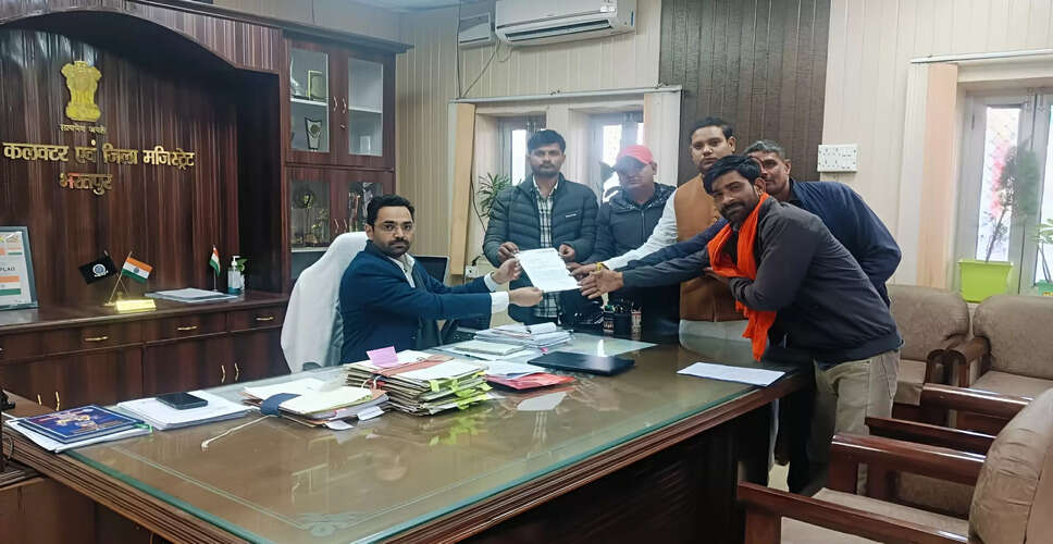 आजाद हिंद सेवा समिति ने पाकिस्तान और बांग्लादेश में हिंदू अत्याचार के खिलाफ जिला कलेक्टर को ज्ञापन सौंपा