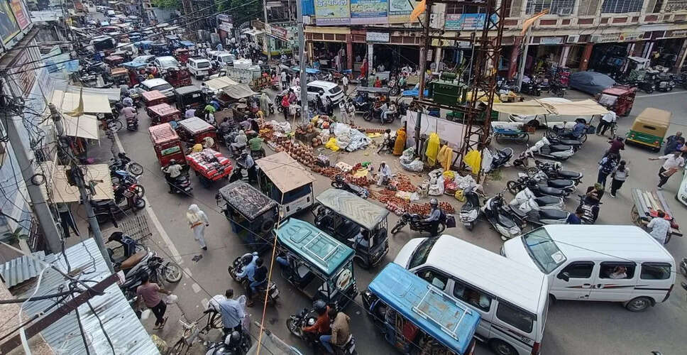अलवर के होप सर्कस पर अतिक्रमण से यातायात बाधित, नगर निगम की कार्रवाई पर उठे सवाल