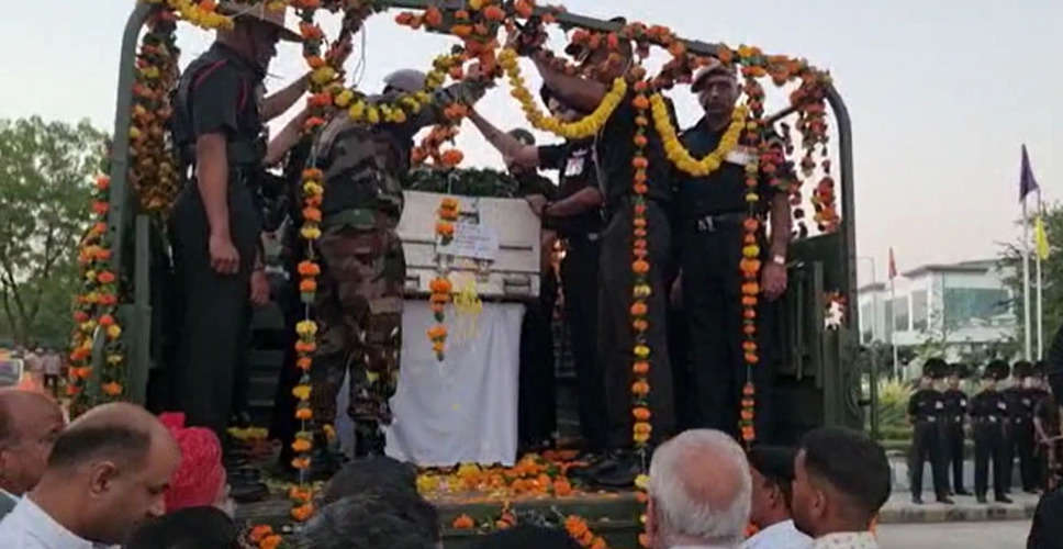 Rajasthan Breaking News: नागौर के लांस नायक मुकेश कुमार को आज सैन्य सम्मान केे साथ दी अंतिम विदाई, अंतिम दर्शन के लिए उमड़ा भारी जन सैलाब