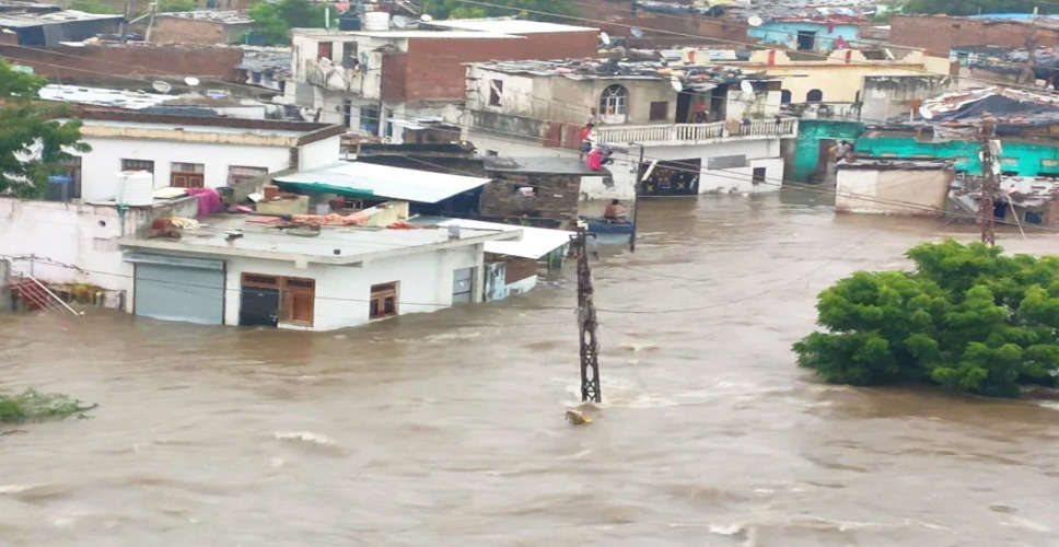 Floods in Rajasthan: करौली में बने बाढ़ के हालात, चंबल नदी में उफान आने से करीब एक दर्जन गांव हुए जलमग्न