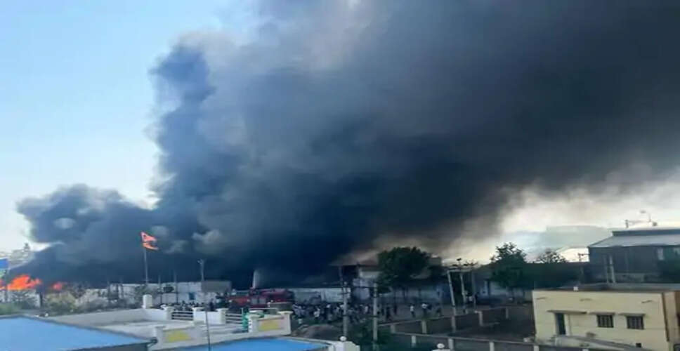 Ajmer के बिजयनगर की 2 कॉटन फैक्ट्रियों में भीषण आग, हवा के साथ फैल रही लपटें