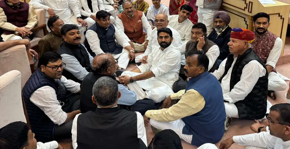 अन्य जिलो की भांति Karauli जिले में भी कांग्रेस कार्यकर्ताओं का प्रदर्शन, इस वजह से फूंका&nbsp;CM का पुतला&nbsp;