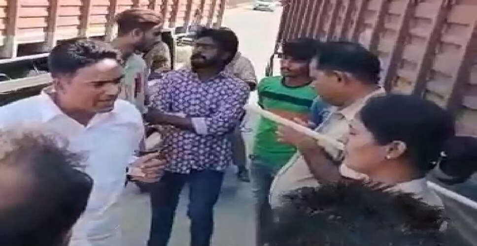 Rajasthan Breaking News:  चित्तौड़गढ़ में महिला परिवहन अधिकारी को अवैध वसूली करते पकड़ा, कांग्रेस और बीजेपी पर भ्रष्टाचार में शामिल होने का आरोप