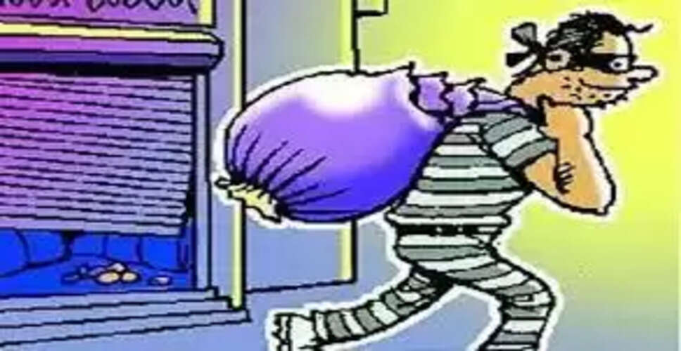 Dausa&nbsp;चोर सरकारी स्कूल के आईसीटी लैब में से&nbsp;11 कंप्यूटर सहित लैब के उपकरण लेकर फरार&nbsp;