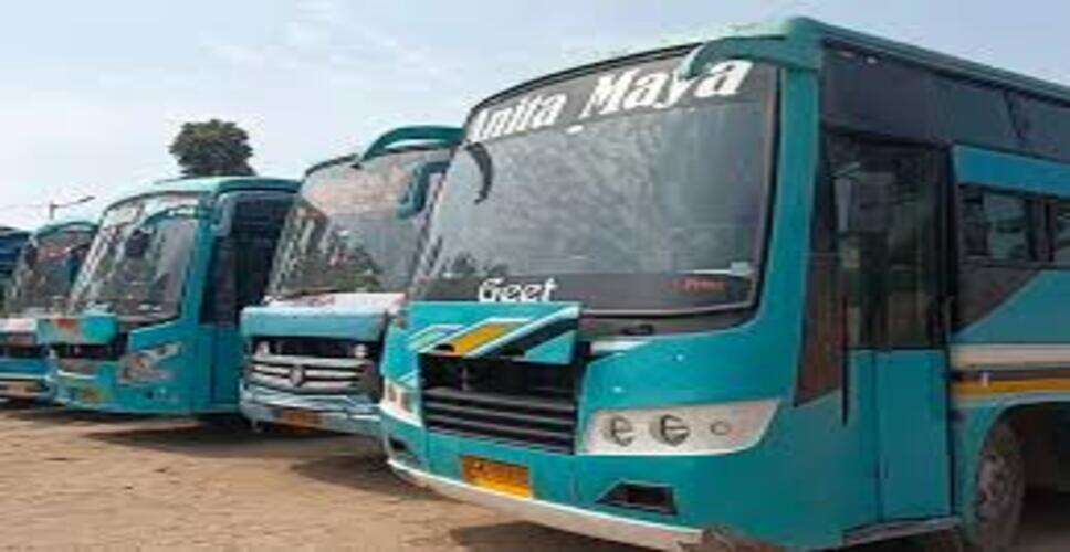 निजी बस संचालकों की हड़ताल दूसरे दिन भी जारी, यात्रियों को भारी परेशानी