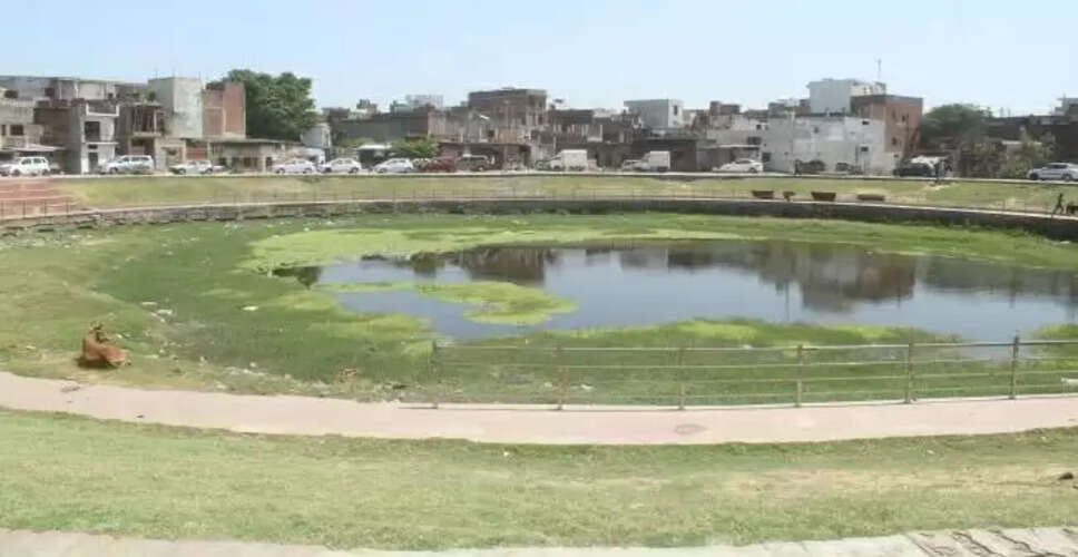 Karoli&nbsp;ऐसे ही सूख जाएगा जलसेन तालाब, मंडराने लगेगा जल संकट