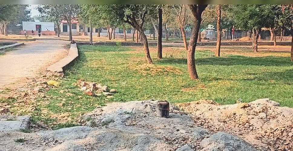 Karoli 60 लाख से 4 महीने पहले खुदवाए ट्यूबवेल बने शोपीस, चालू तक नहीं, अफसर बेख़बर 