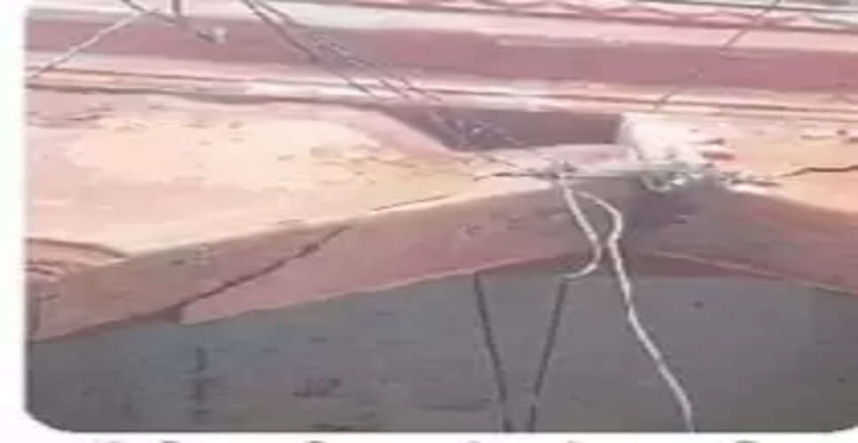 Karoli&nbsp;क्षतिग्रस्त दरवाजे की अनदेखी कहीं पड़ न जाए भारी