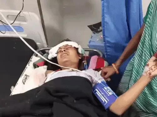 कोटा में सड़क हादसा: सामने से आ रही कार ने बाइक को मारी टक्कर, महिला और दो बच्चे घायल