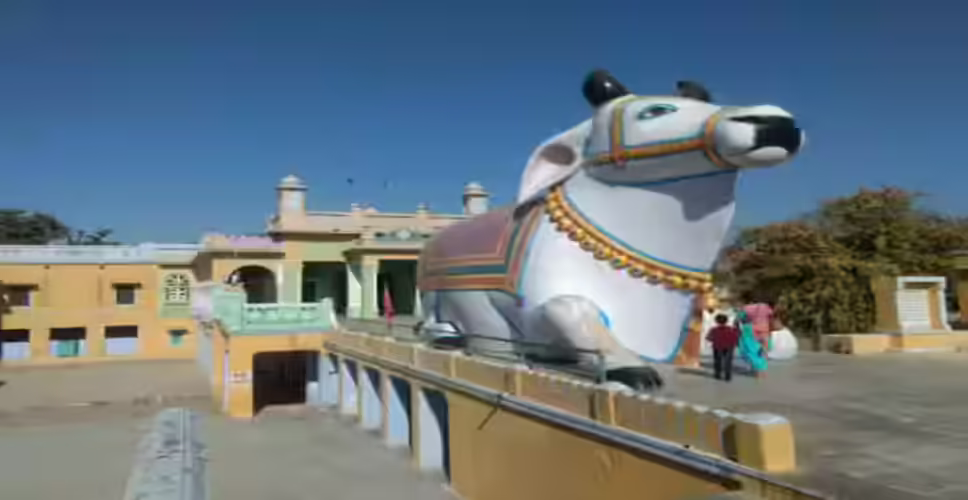 राजस्थान का एक ऐसा मंदिर&nbsp;जिसका आधा भाग राजस्थान और आधा हरियाणा में, उल्टे उकेरे गए है गीता के&nbsp;18 अध्याय, वजह जान उड़ जाएंगे होश&nbsp;