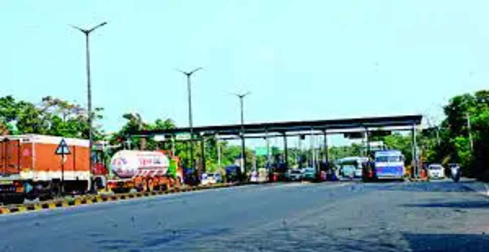 Udaipur&nbsp;से बांसवाड़ा की दूरी 165 किमी है, टोल 5 होना चाहिए, नियमानुसार 4 होना चाहिए